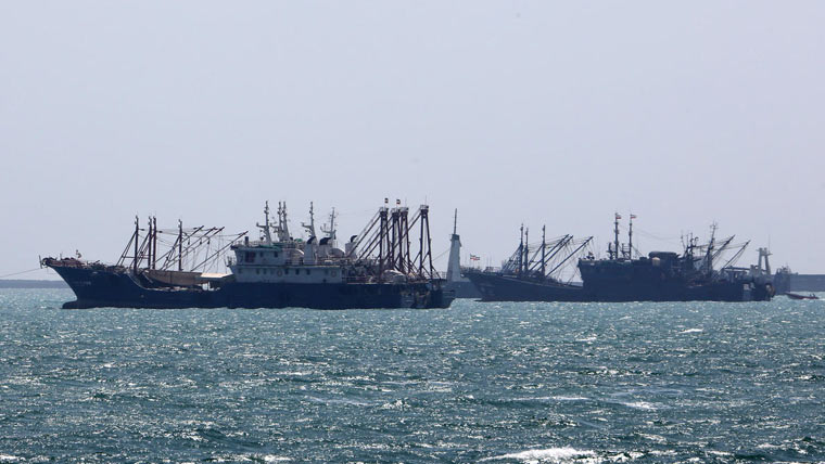 ایران اور امریکہ کے درمیان جنگ بندی میں توسیع کے بعد آبنائے ہرمز میں تین مال بردار جہازوں پر حملے