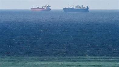 بحری جہازوں پر قبضہ کر کے آبنائے ہرمز کا مالک ہونے کے دعوے پر مہر لگا دی